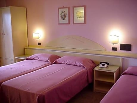 Economy Triple Room