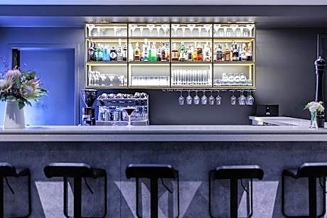 Hidden Lake Hotel & Apartments