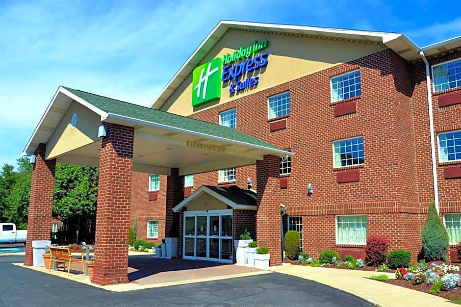 Holiday Inn Express Hotel & Suites Center Township By IHG