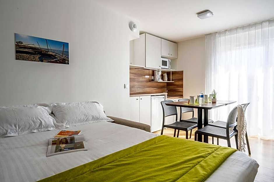 ATHOME RESIDENCE ET SPA