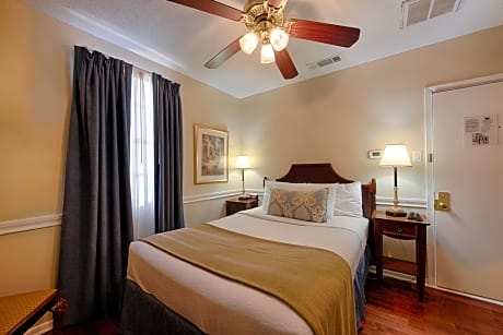 Standard Room with One Queen Bed