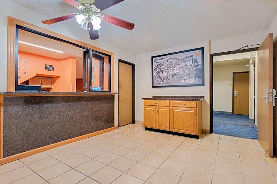 Hillside Inn & Suite