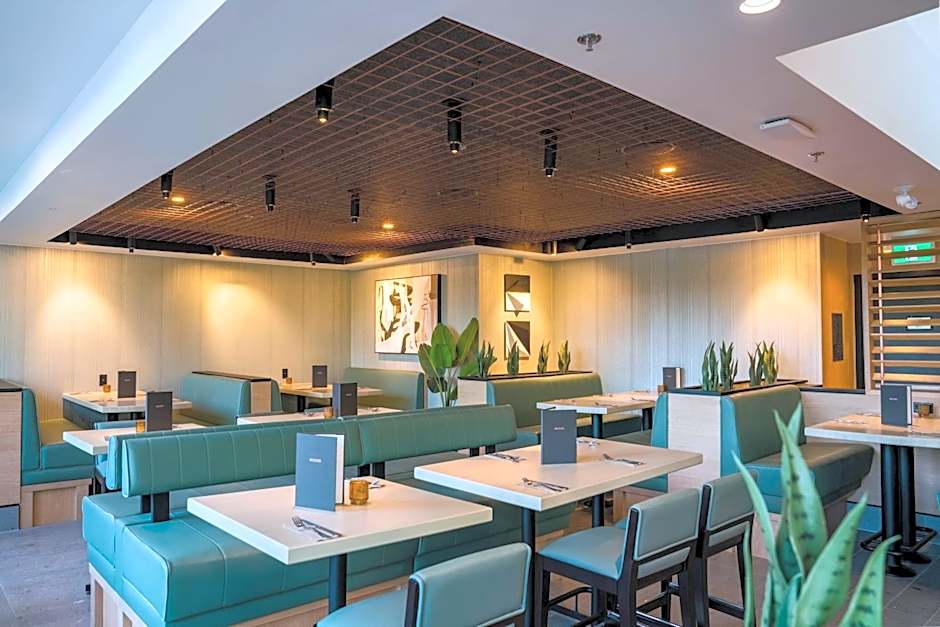 Sandman Signature Vancouver Downtown Hotel