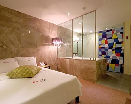 Hotel H2