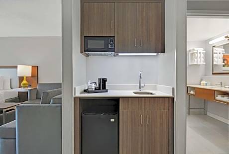 King Study with Sofa Bed - Non-Smoking