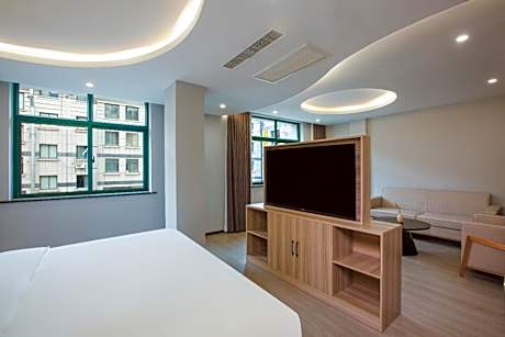 Dossen - Deluxe 1 Bed Room, City View