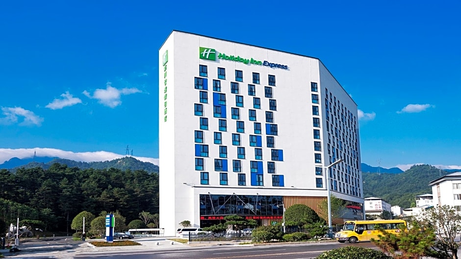 Holiday Inn Express Luanchuan By IHG