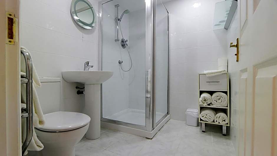 Centre Of Britain Hotel