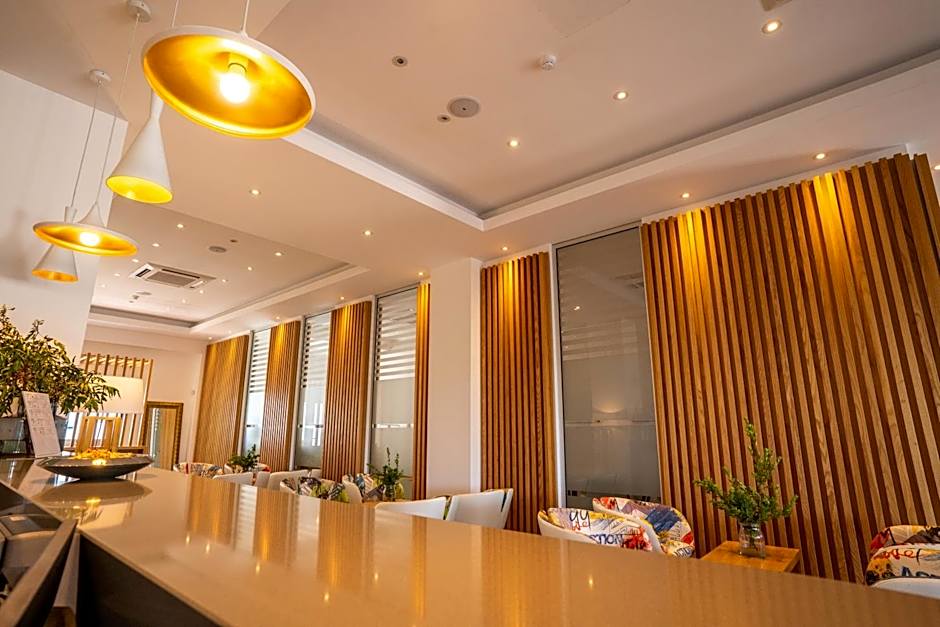 Vrachia Beach Hotel & Suites - Adults Only