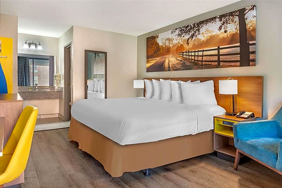 Days Inn & Suites by Wyndham Rocky Mount Golden East