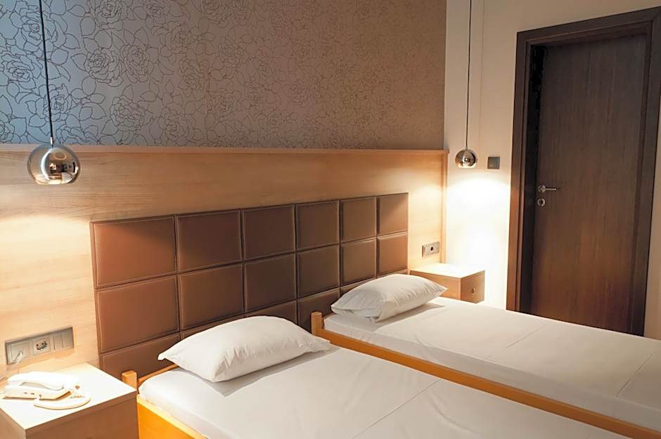 Metropolis Hotel