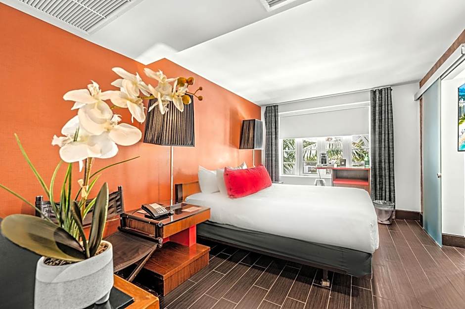 Photo 1 of 6 of Deluxe 1 King Bed