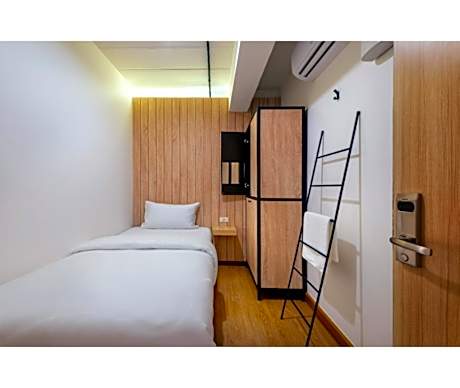 Standard Single Room with Shared Bathroom
