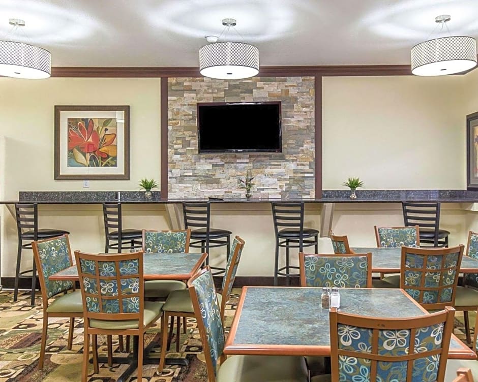 Quality Inn at Collins Road - Cedar Rapids