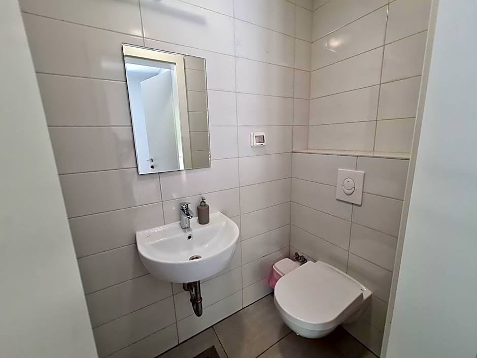 SUBTUB Hostel Makarska