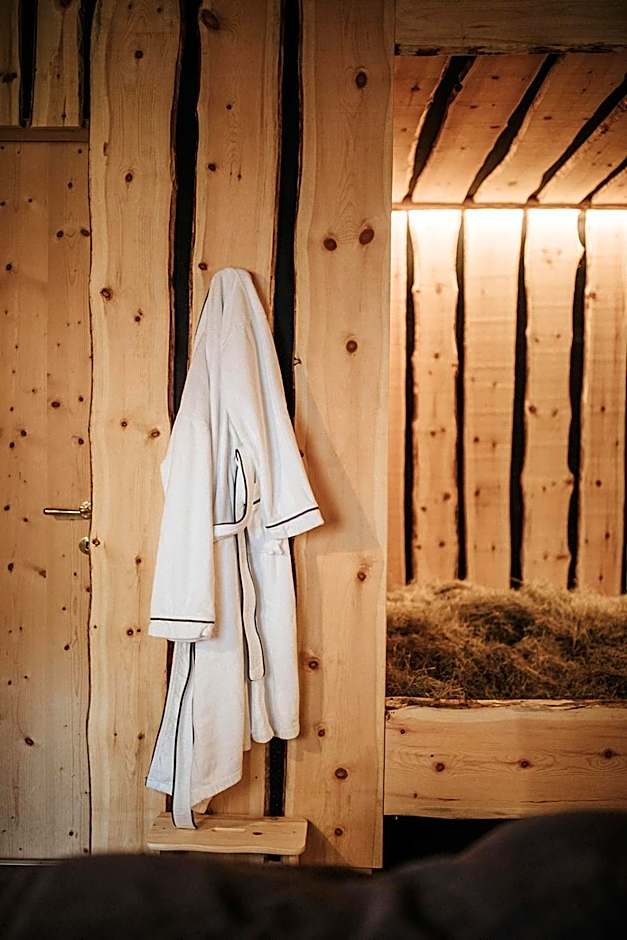 Presulis Hideaway Apartments & Restaurant