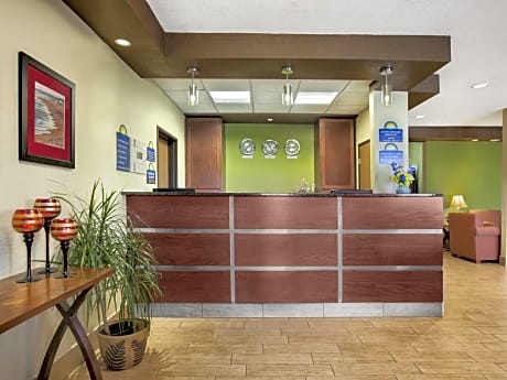 Quality Inn & Suites Benton Harbor - St. Joseph