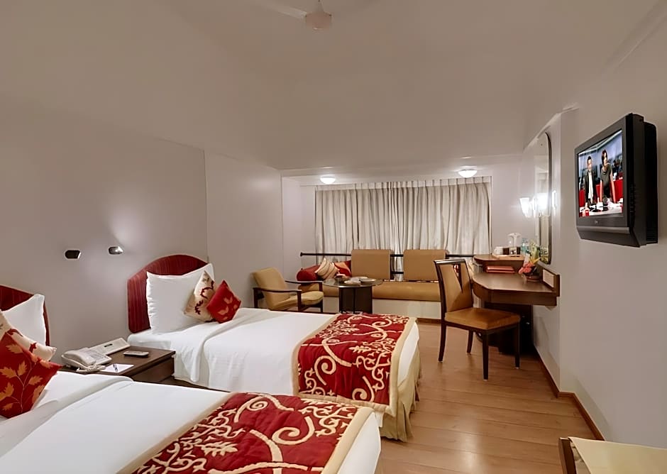 Kohinoor Continental, Near International Airport