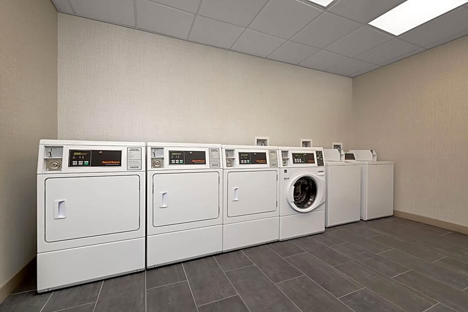 Element New York Wood Ridge