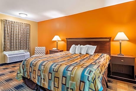 1 King Bed, Nonsmoking, Accessible