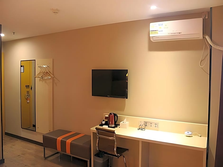 7 Days Premium Panjin Pedestrian Street Passenger Station