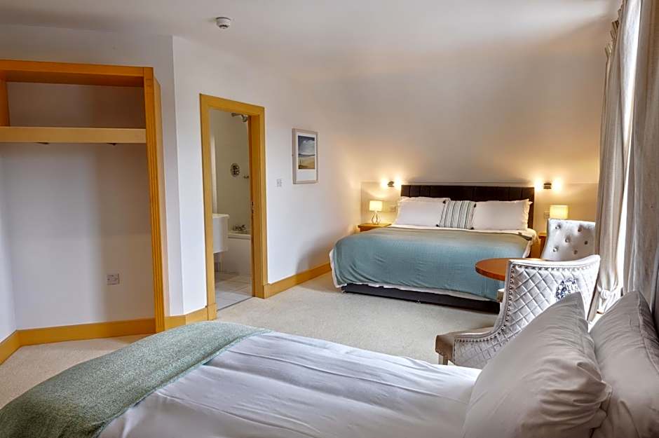 The Waters Edge Hotel