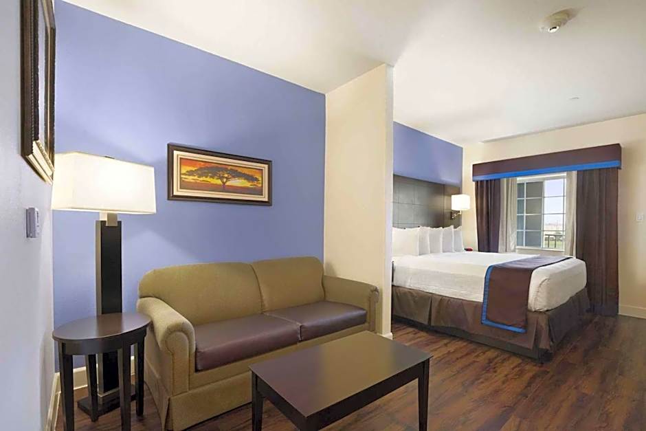 Days Inn & Suites by Wyndham Galveston West/Seawall