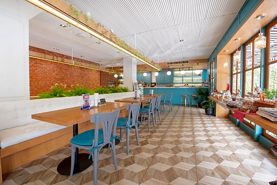 Blooming Hill Boutique Suites