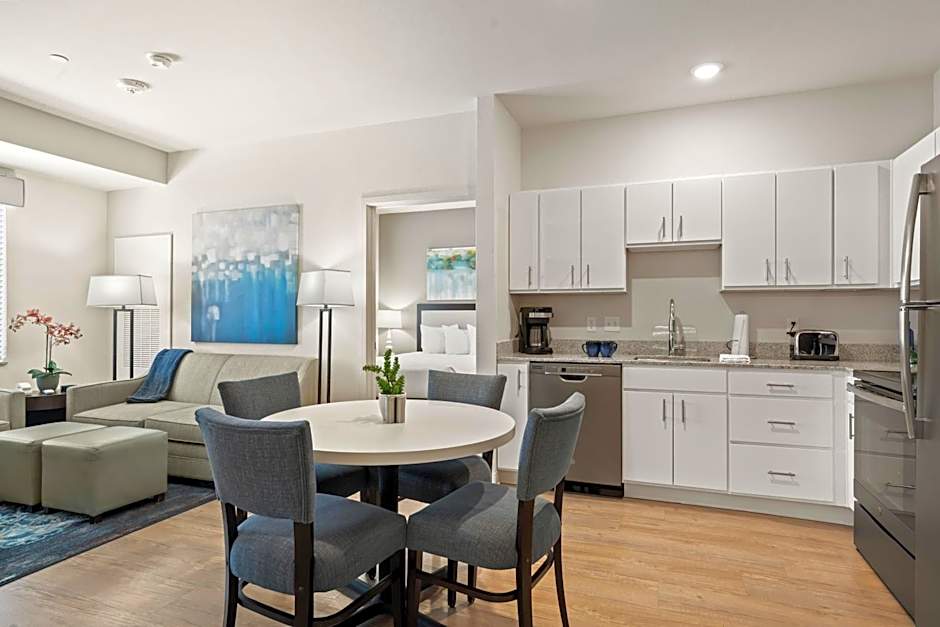 WaterWalk Extended Stay by Wyndham Kansas City - Overland Pk