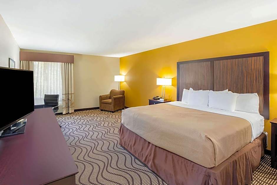 La Quinta Inn & Suites by Wyndham Floresville