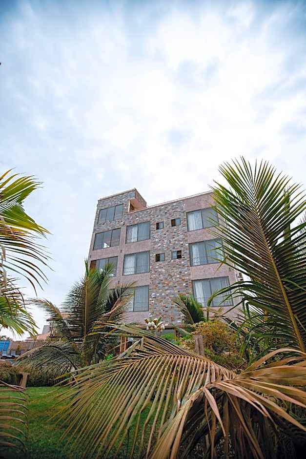 Plus 33 Hotel
