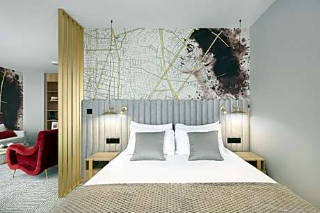 Family Room 1 King Bed 1 Sofa Bed With Balcony