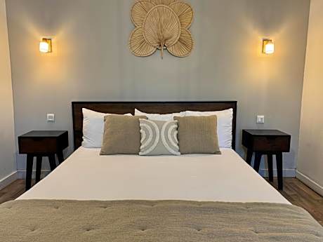 Canna Standard Queen Room