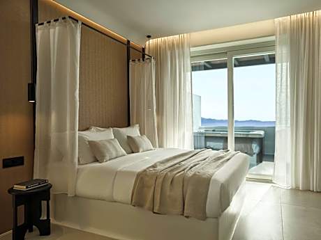 Junior Suite Outdoor Jetted Tub Sea View