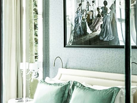 JUNIOR SUITE - elegant room overlooking the garden with lounge area - Didier Gomez design