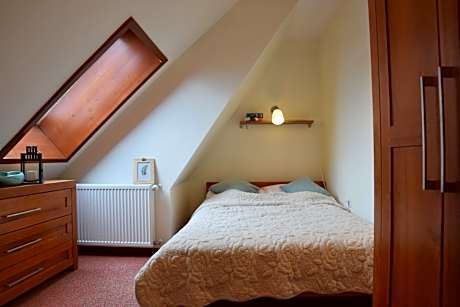 Studio with Mountain View