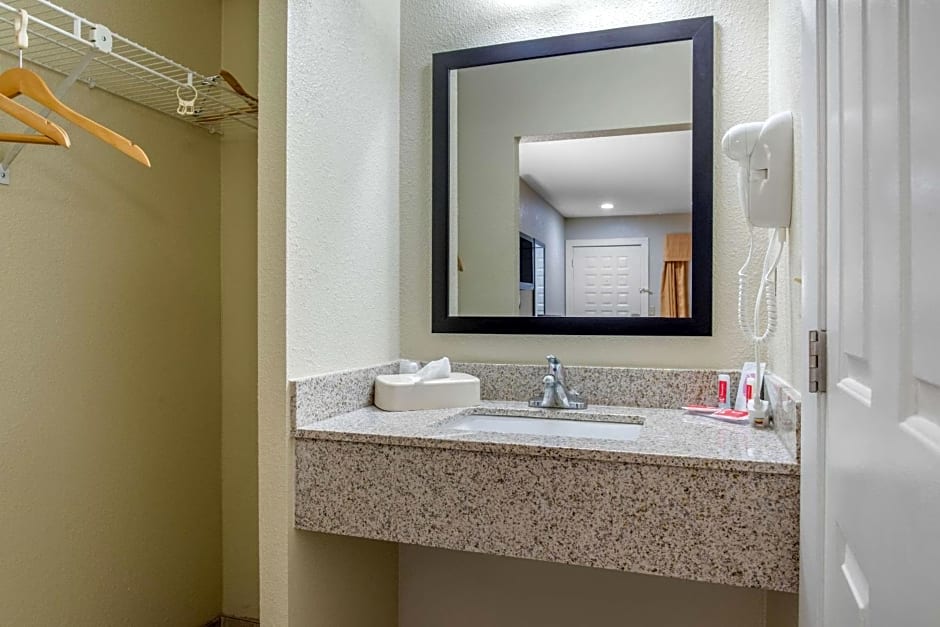 Econo Lodge Freeport - Brunswick Area