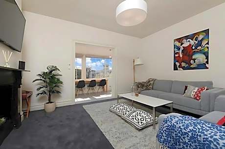 The Lollyshop Apartment in Battery Point