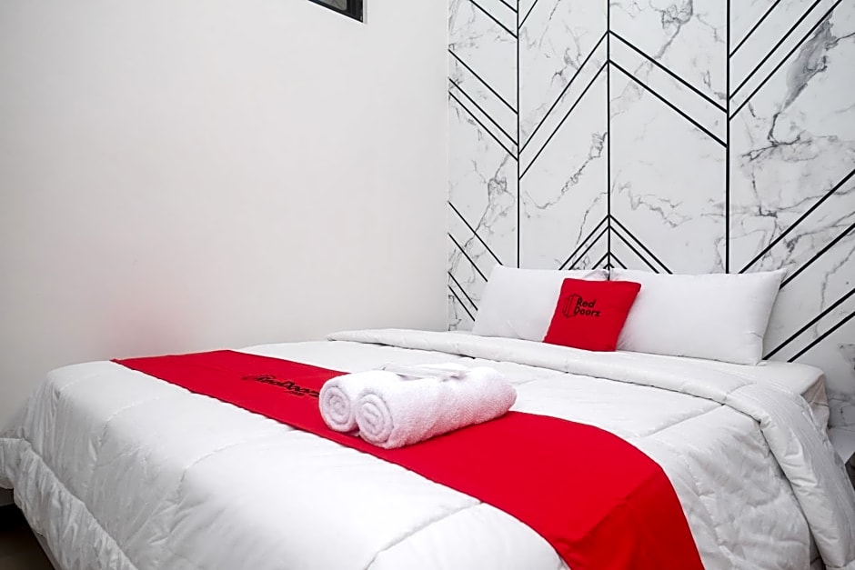 RedDoorz Syariah at Tasneem Puspowarno Semarang