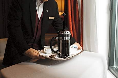 King Room with Butler Service - Mobility and Hearing Accessible with Tub