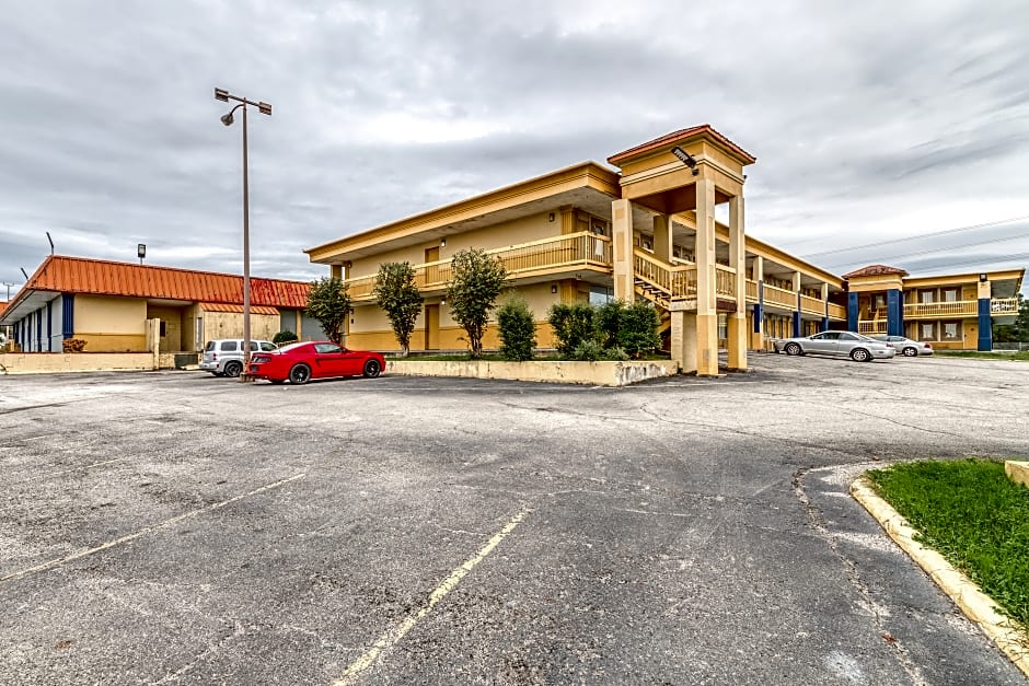 OYO Hotel Conroe I-45 South