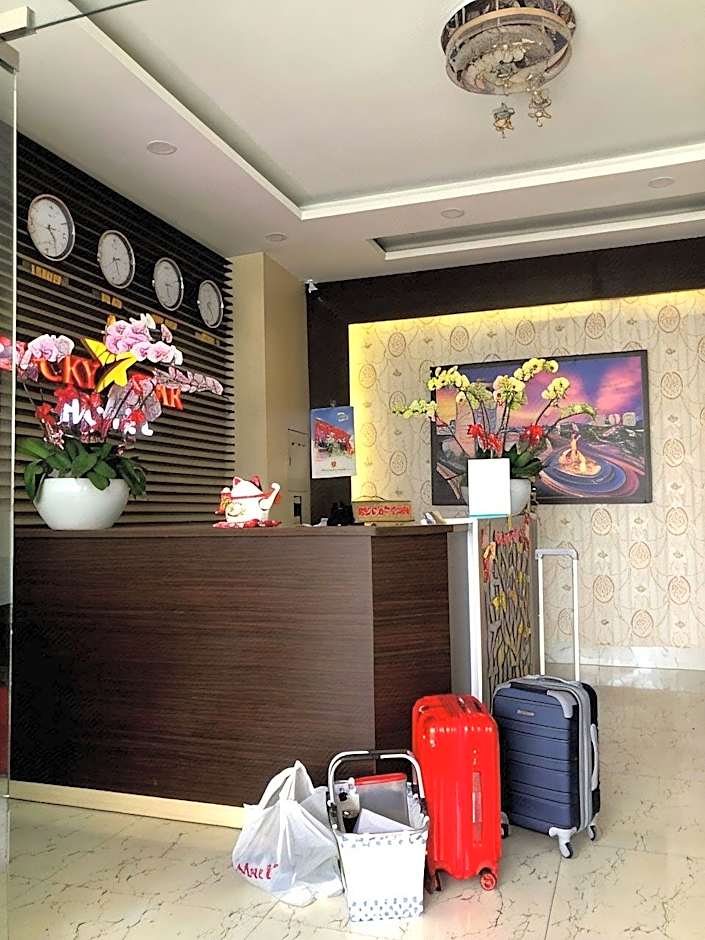LUCKY STAR HOTEL