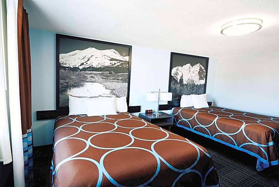 Super 8 by Wyndham Pueblo