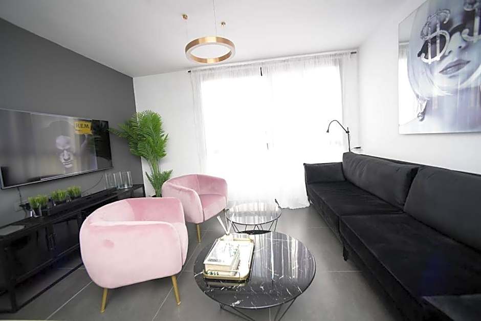 Z-32 Luxury Boutique Apartment - דירה מעוצבת ומזמינה