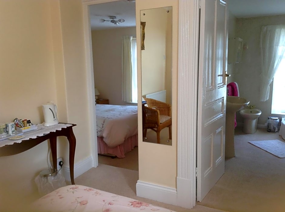 Drakewalls Bed And Breakfast