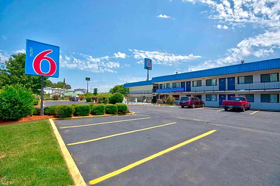 Motel 6-Russellville, AR