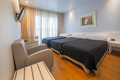 Twin Room with Extra Bed (3 Adults)