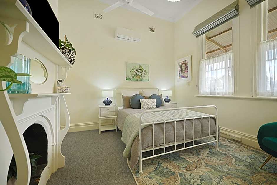 Hamilton Lakeside Motel