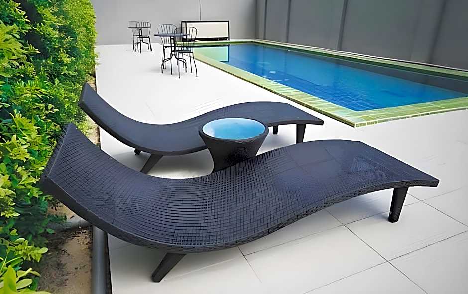 RQ Bangkok Sukhumvit 107 by Collection O