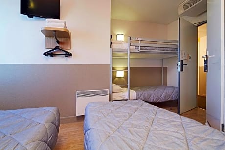 Standard Room, Multiple Beds (1 Double Bed and 3 Twin Beds)